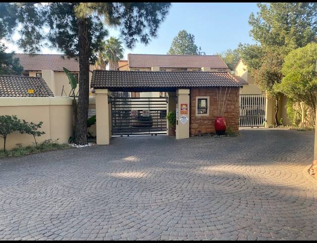 2 BEDROOM APARTMENT FOR SALE IN BRYANSTON